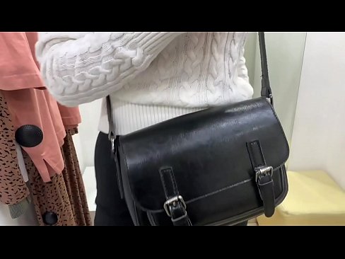 ❤️ 年轻婊子FeralBerry在试衣间用假阳具公开自慰 ❤❌ Just porn❌❤